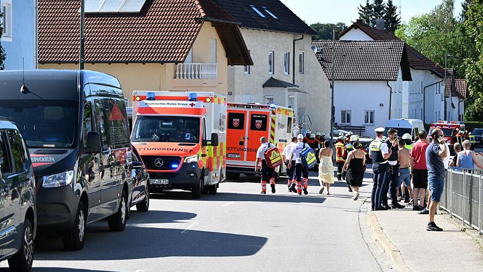 Der Brand sorgte f&uuml;r ein Gro&szlig;aufgebot an Feuerwehr, Rettungskr&auml;ften und Polizei.