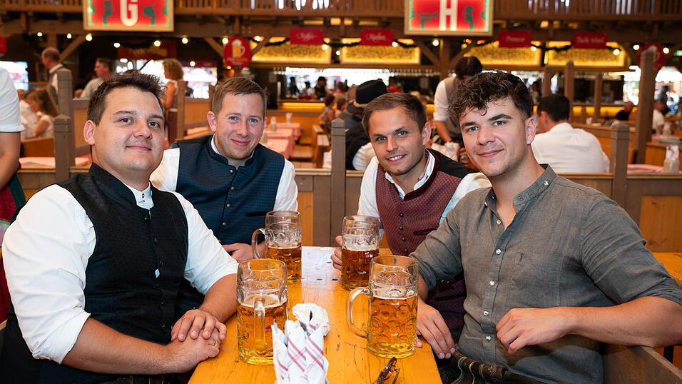 Die Partybilder vom Mittwoch, 12. August, aus dem Festzelt Krönner. Die Partybilder vom Mittwoch, 12. August, aus dem Festzelt Krönner.