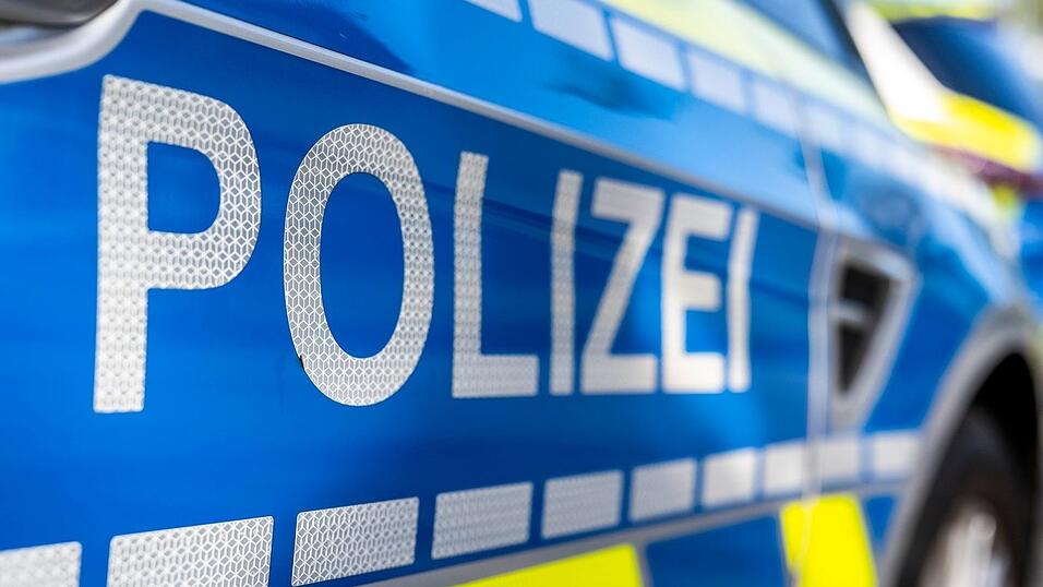 Die Polizei sucht nun nach Zeugen. (Symbolbild)
