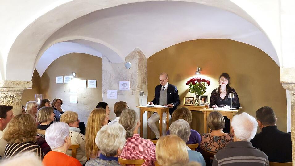 Der Kulturraum in der Karlstra&szlig;e bot den richtigen Rahmen f&uuml;r eine anr&uuml;hrende Theaterlesung mit Ina Lehmann und Thomas Ecker.