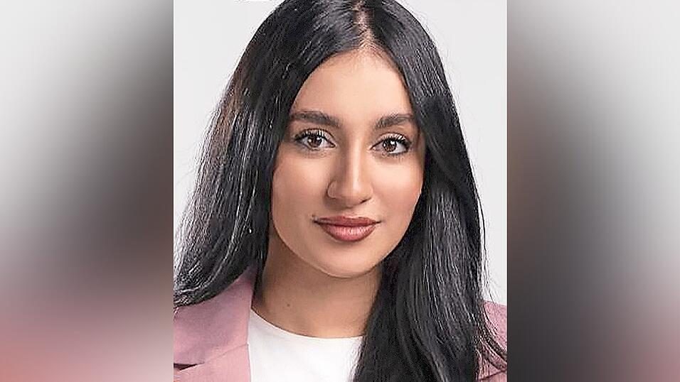 Nour Maarouf hat sich seit ihrer Ankunft 2020 in Deutschland eine Existenz aufgebaut. Wie sie das geschafft hat, erz&auml;hlt sie bei der Er&ouml;ffnung der Ausstellung &bdquo;Geschichten des Ankommens&ldquo; am Donnerstag im Kastenhof.