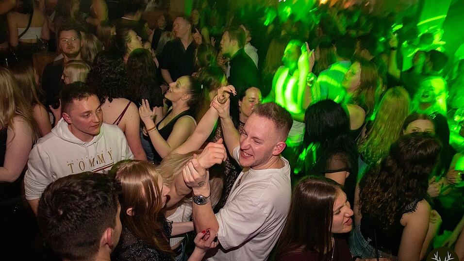 Die Stimmung bei den Partygängern am Samstagabend war prächtig. Die Stimmung bei den Partygängern am Samstagabend war prächtig.