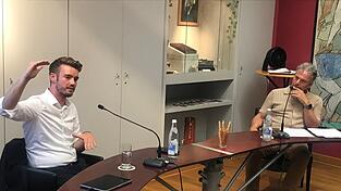 Der Lappersdorfer Bürgermeister Franz Rumstadt (links) stellte sich im Presseclub den Fragen von Moderator Jürgen Herda (Regensburger Zeitung). Der Lappersdorfer Bürgermeister Franz Rumstadt (links) stellte sich im Presseclub den Fragen von Moderator Jürgen Herda (Regensburger Zeitung).