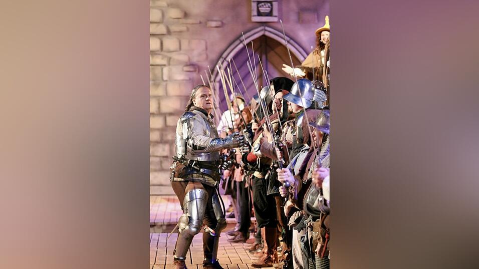 Eindr&uuml;cke von der Gruppe 'blau', die am Freitagabend die Drachenstich-Premiere gespielt hat.