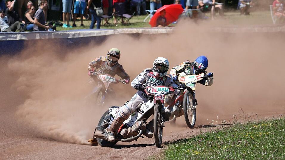 Martin Smolinski (vorne) staubte die Tigers regelrecht ein. Martin Smolinski (vorne) staubte die Tigers regelrecht ein.
