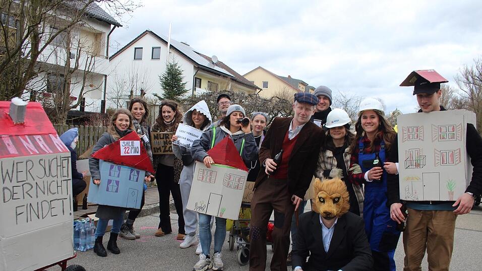 Viele Faschings-Fans haben sich am Samstag den Umzug in Langenbach angesehen. Viele Faschings-Fans haben sich am Samstag den Umzug in Langenbach angesehen.