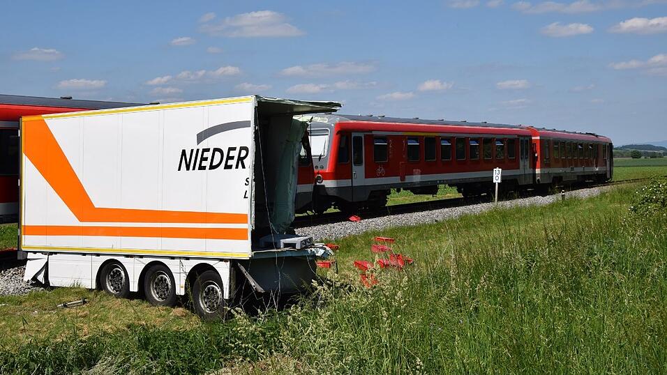 Am Bahnübergang Ostsiedlung ist es am Donnerstagnachmittag zu einem Unfall gekommen.