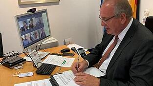 Es geht um seinen Schreibtisch: Am 8. März 2026 wird ein neuer Landrat gewählt. Bei den Freien Wählern gibt es einige Namen, die gehandelt werden.