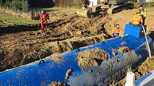 die Wasserspeicher an der Einmündung Höhenweg/Freihauser Straße.