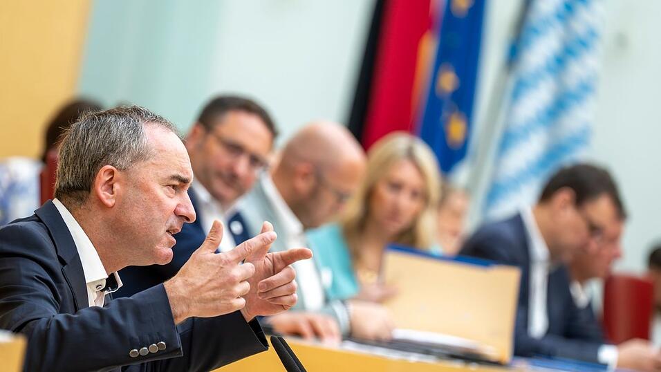 Wirtschaftsminister Aiwanger forderte schnellere, digitalere und einfachere Firmengr&uuml;ndungen.