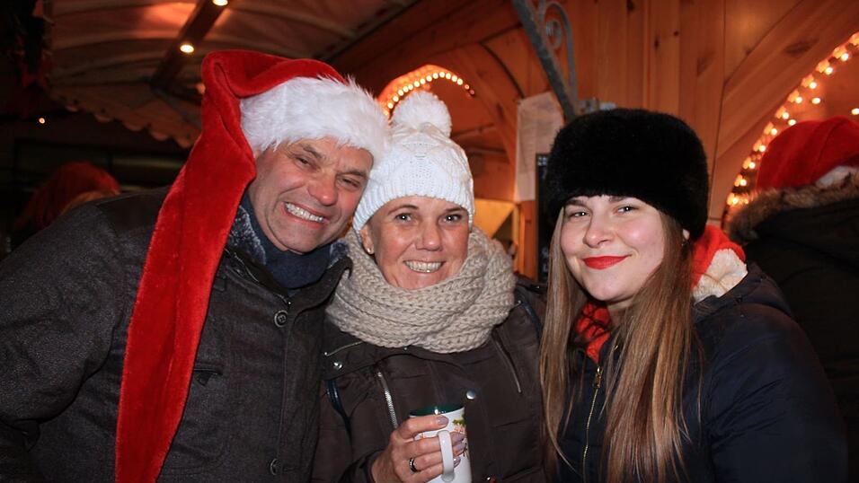 Der Christkindlmarkt und die Weihnachtspyramide geh&ouml;ren in der Adventszeit zu den beliebtesten Treffpunkten in Landshut.