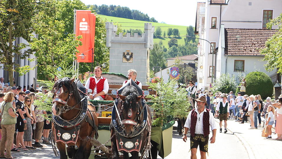Der 35. Rosstag in Bad K&ouml;tzting. Bilder vom Festumzug &bdquo;Landwirtschaft und Handwerk von damals&ldquo;.