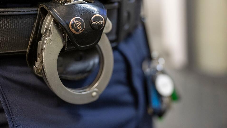 Die Polizei ermittelt jetzt, worum es sich bei dem verspr&uuml;hten Stoff handelt. (Symbolbild)