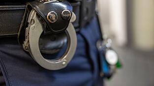 Die Polizei ermittelt jetzt, worum es sich bei dem verspr&uuml;hten Stoff handelt. (Symbolbild)