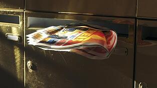 Wurfsendungen in einem Briefkasten. Wurfsendungen in einem Briefkasten.