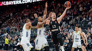 Andreas Obst zieht zum Korb.