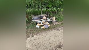 Ein Bürger meldete dem Ordnungsamt einen Haufen mit Sperrmüll. Dieser bestand vor allem aus den Einzelteilen eines Kratzbaums. Ein Bürger meldete dem Ordnungsamt einen Haufen mit Sperrmüll. Dieser bestand vor allem aus den Einzelteilen eines Kratzbaums.