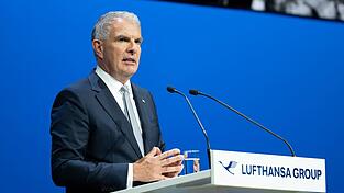 Lufthansa-Chef Carsten Spohr rechnet mit noch höheren Lasten durch den Iran-Krieg. (Archivbild) Lufthansa-Chef Carsten Spohr rechnet mit noch höheren Lasten durch den Iran-Krieg. (Archivbild)