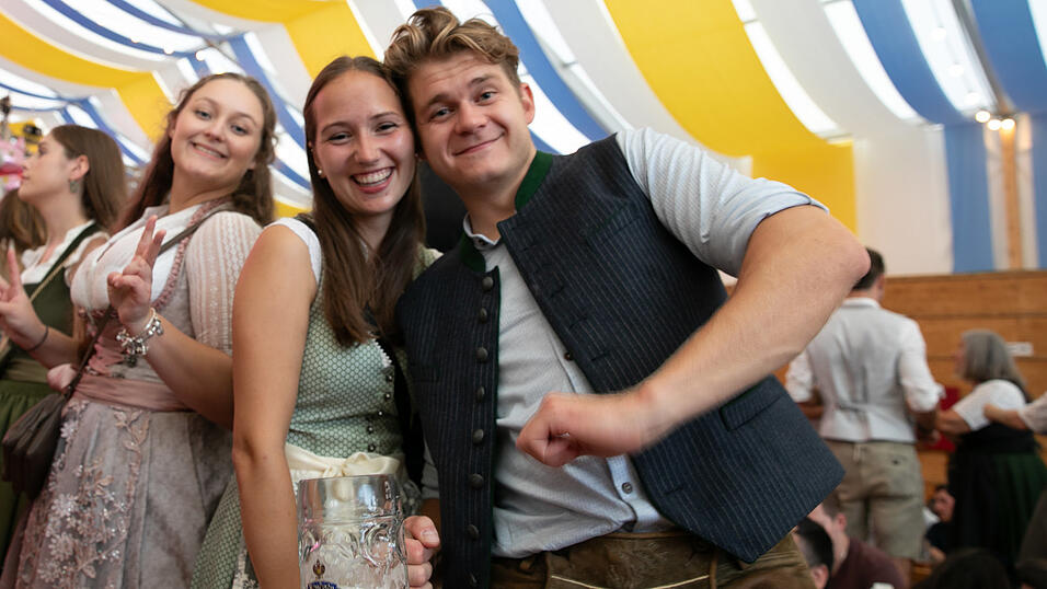 Die Partybilder vom Samstag, 16. August, aus dem Festzelt Reisinger. Die Partybilder vom Samstag, 16. August, aus dem Festzelt Reisinger.