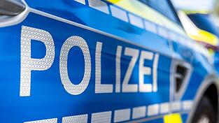 Die Polizei geht davon aus, dass der gestohlene Tresor mit einem Fahrzeug abtransportiert wurde. (Symbolbild) Die Polizei geht davon aus, dass der gestohlene Tresor mit einem Fahrzeug abtransportiert wurde. (Symbolbild)