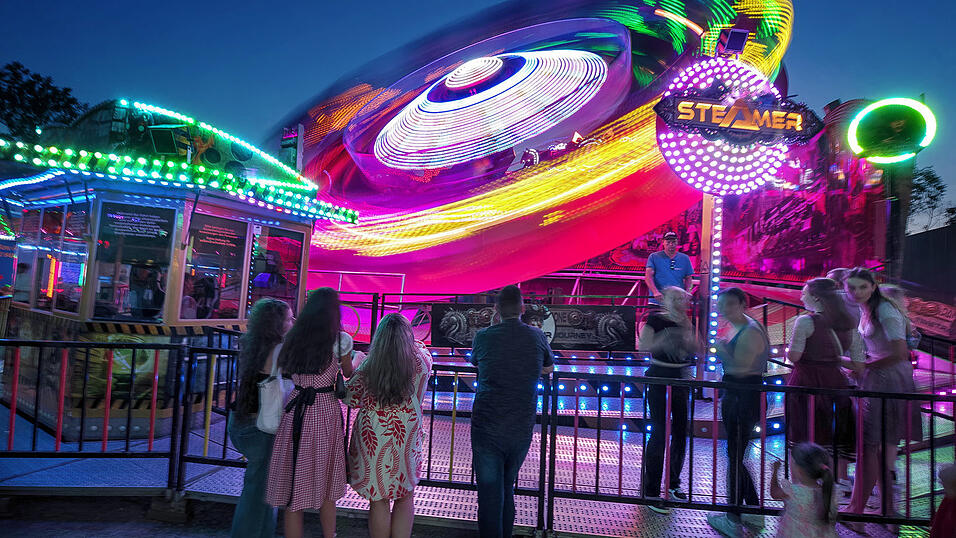 Das Chamer Volksfest fällt aus. Zwar hat das verlängerte Frühlingsfest dieses Jahr den Verlust etwas gelindert. Doch vielen fehlt es trotzdem. Das Chamer Volksfest fällt aus. Zwar hat das verlängerte Frühlingsfest dieses Jahr den Verlust etwas gelindert. Doch vielen fehlt es trotzdem.