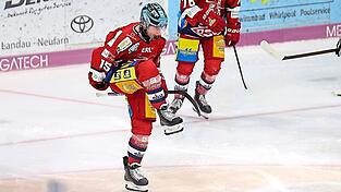 Deggendorfs Top-Stürmer Dylan Jackson hatte gegen Erding das 2:2 erzielt, in Kaufbeuren war ihm jedoch ein Torerfolg versagt. Deggendorfs Top-Stürmer Dylan Jackson hatte gegen Erding das 2:2 erzielt, in Kaufbeuren war ihm jedoch ein Torerfolg versagt.