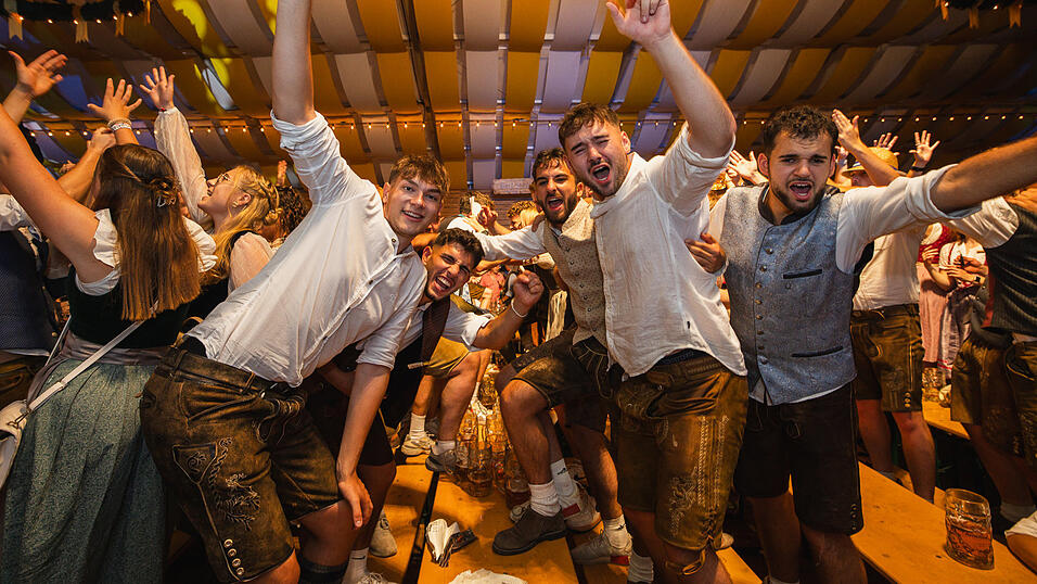 Die Partybilder vom Donnerstag, 15. August, aus dem Festzelt Nothaft. Die Partybilder vom Donnerstag, 15. August, aus dem Festzelt Nothaft.