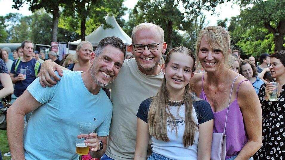 Fotos des&nbsp;ersten Open-Air-Abends auf der Ringelstecherwiese.&nbsp;