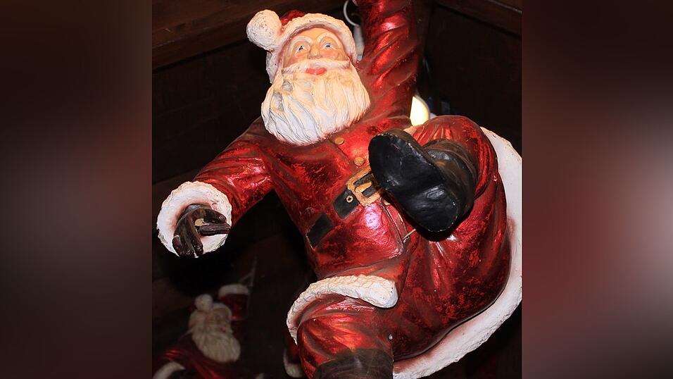 Der Christkindlmarkt und die Weihnachtspyramide geh&ouml;ren in der Adventszeit zu den beliebtesten Treffpunkten in Landshut.