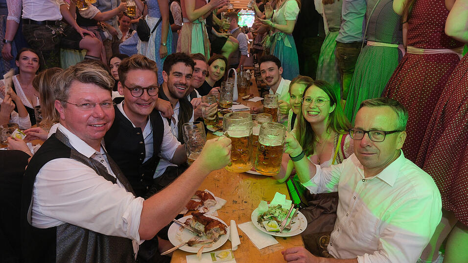 Die Partybilder vom Mittwoch, 16. August 2023, aus dem Festzelt Nothaft. Die Partybilder vom Mittwoch, 16. August 2023, aus dem Festzelt Nothaft.
