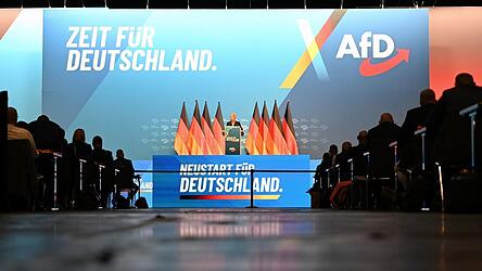 Die AfD tagt in der weitr&auml;umig abgesperrten Messe Erfurt.