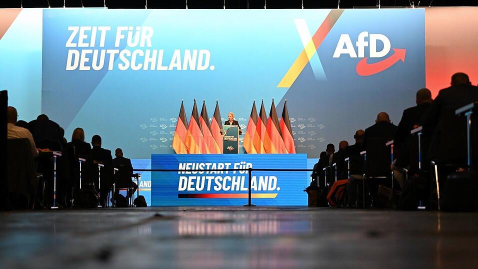 Die AfD tagt in der weiträumig abgesperrten Messe Erfurt. Die AfD tagt in der weiträumig abgesperrten Messe Erfurt.