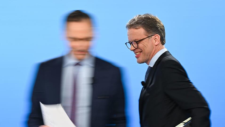 Einer der Spitzenverdiener im Dax:  Deutsche-Bank-Chef Christians Sewing. (Archivbild) Einer der Spitzenverdiener im Dax:  Deutsche-Bank-Chef Christians Sewing. (Archivbild)