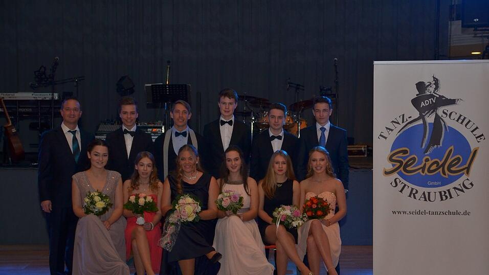 Die Bilder vom Abschlussball der Tanzschule Seidel in der Fraunhofer-Halle am 28. November. Die Bilder vom Abschlussball der Tanzschule Seidel in der Fraunhofer-Halle am 28. November.