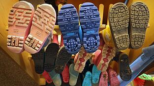 Die Ermittlungen zu einer Kita in Unterfranken, in der Kinder misshandelt worden sein sollen, wurden eingestellt. (Symbolbild)