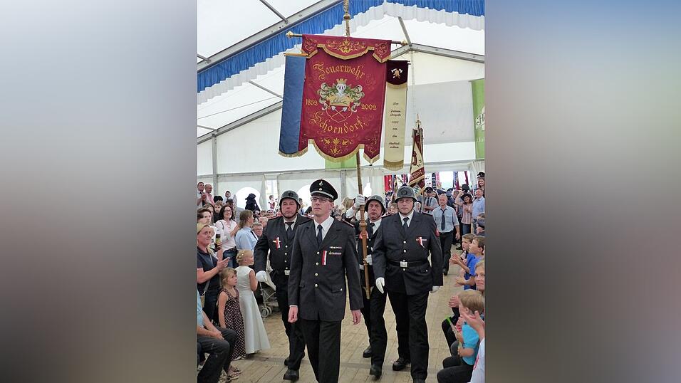 Die FFW Schorndorf aus W&uuml;rttemberg wurde f&uuml;r das Kommen mit viel Beifall belohnt.