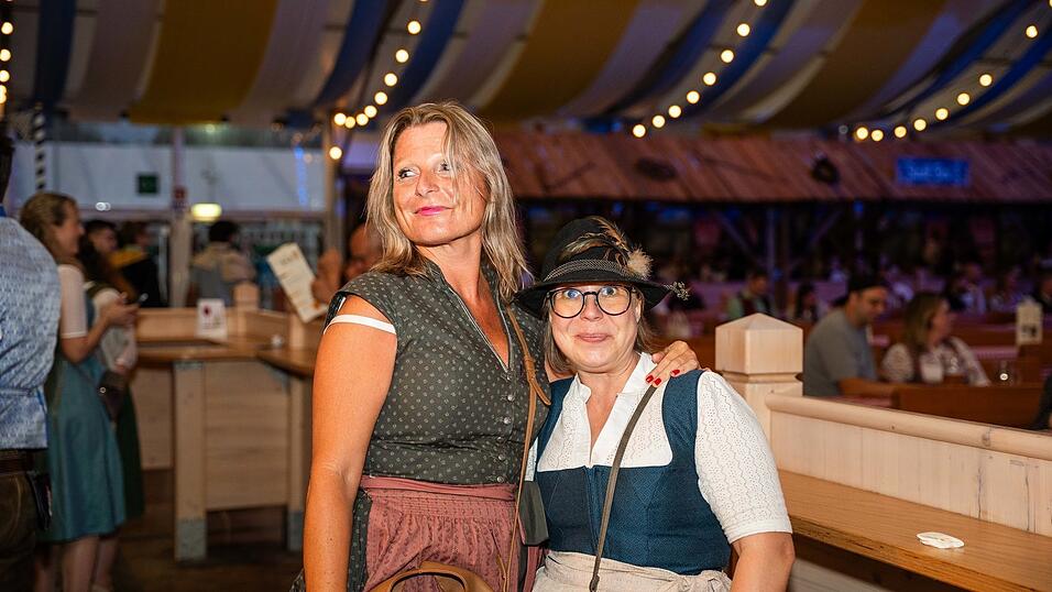 Die Partybilder vom Montag, 17. August, aus dem Festzelt Reisinger. Die Partybilder vom Montag, 17. August, aus dem Festzelt Reisinger.