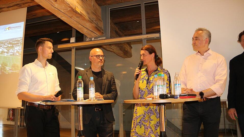 Johannes Maidorn (von links) brachte den städtischen Planungsreferenten Florian Plajer, Landrätin Tanja Schweiger und OB Thomas Burger auf Argumente für die Nordspange zu sprechen. Johannes Maidorn (von links) brachte den städtischen Planungsreferenten Florian Plajer, Landrätin Tanja Schweiger und OB Thomas Burger auf Argumente für die Nordspange zu sprechen.