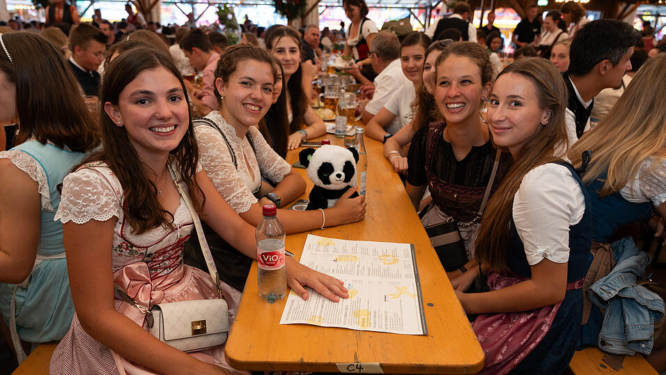 Die Partybilder vom Donnerstag, 17. August 2023, aus dem Festzelt Nothaft. Die Partybilder vom Donnerstag, 17. August 2023, aus dem Festzelt Nothaft.