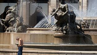 Das Bad im Najaden-Brunnen kostete einen Deutschen 450 Euro Geldstrafe. (Foto: Archiv) Das Bad im Najaden-Brunnen kostete einen Deutschen 450 Euro Geldstrafe. (Foto: Archiv)