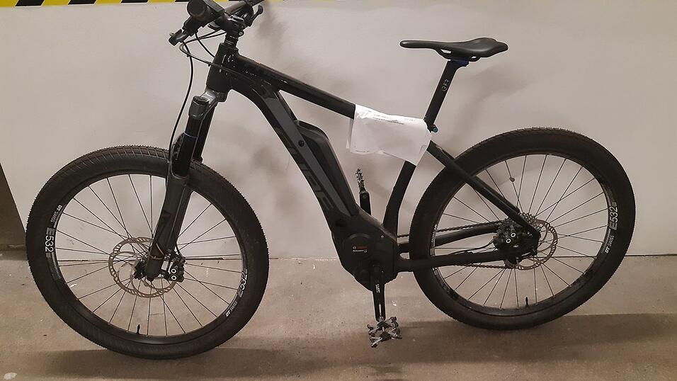 Diese Fahrrad wurde bereits im Mai in Wörth an der Isar gefunden. Die Polizei sucht nun den Eigentümer. Diese Fahrrad wurde bereits im Mai in Wörth an der Isar gefunden. Die Polizei sucht nun den Eigentümer.