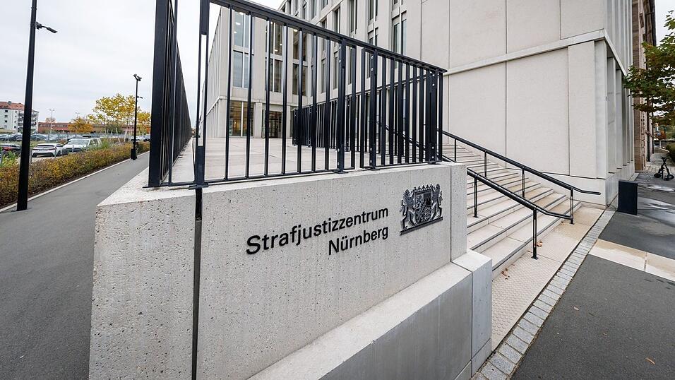 Gericht, Verteidigung und Staatsanwaltschaft verständigten sich auf niedrigere Haftstrafen, wenn die Angeklagten Geständnisse ablegen. (Symbolbild) Gericht, Verteidigung und Staatsanwaltschaft verständigten sich auf niedrigere Haftstrafen, wenn die Angeklagten Geständnisse ablegen. (Symbolbild)