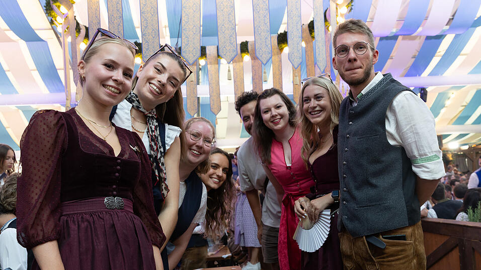 Die Partybilder vom Dienstag, 11. August, aus dem Festzelt Wenisch. Die Partybilder vom Dienstag, 11. August, aus dem Festzelt Wenisch.