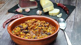 Anja Auer stellt in ihrem aktuellen Rezept eine neue Variante des Eintopf-Klassikers 'Chili con Carne' vor.