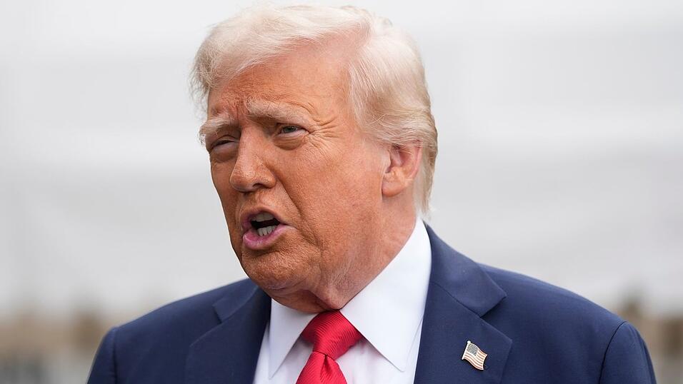US-Präsident Trump hat Israel aufgefordert, die Bombardierung des Gazastreifens einzustellen. US-Präsident Trump hat Israel aufgefordert, die Bombardierung des Gazastreifens einzustellen.