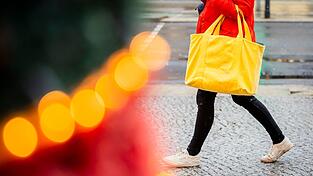 Insgesamt zeigen sich bislang nur 17 Prozent der Unternehmen mit dem Verlauf des Weihnachtsgesch&auml;fts zufrieden.