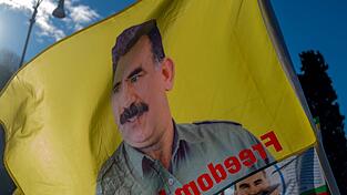 Die PKK war 1978 von Abdullah Öcalan in der Türkei gegründet worden - hauptsächlich als Reaktion auf die politische, soziale und kulturelle Unterdrückung der Kurden in dem Land.