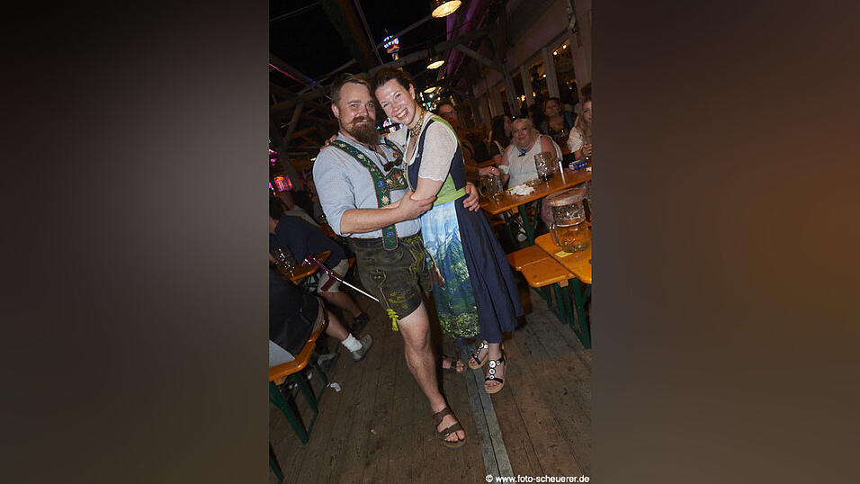 Die Partybilder vom Freitag, 15. August, aus dem Festzelt Lechner. Die Partybilder vom Freitag, 15. August, aus dem Festzelt Lechner.