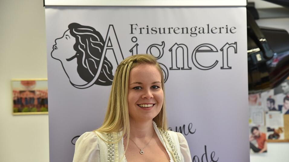 Und schon ist sie fertig - die Wasserfall-Frisur! Und schon ist sie fertig - die Wasserfall-Frisur!