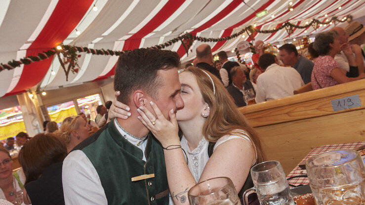 Die Partybilder vom Mittwoch, 14. August 2024, aus dem Festzelt Lechner. Die Partybilder vom Mittwoch, 14. August 2024, aus dem Festzelt Lechner.